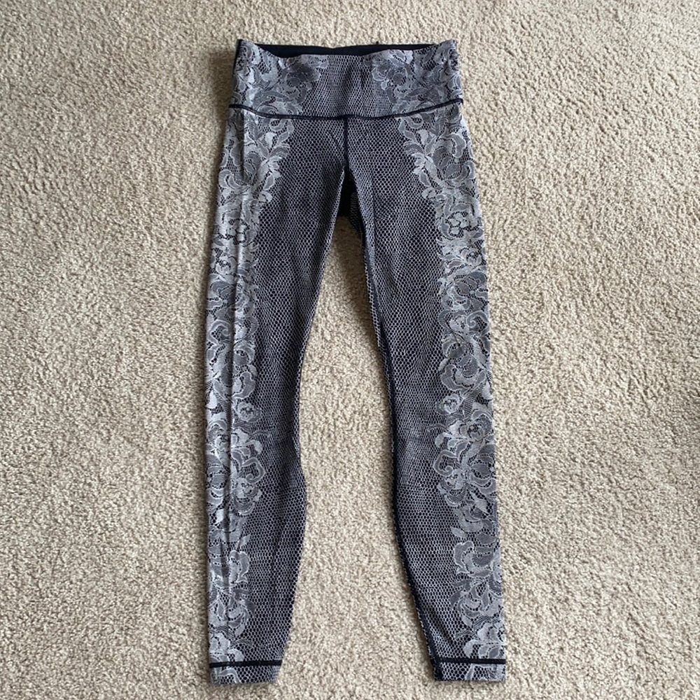 Lululemon yoga pants